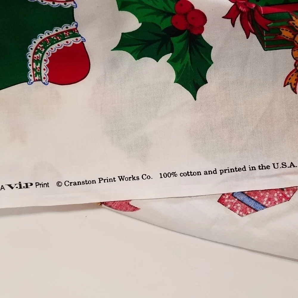 Cranston Print Works Co. Fabric Holiday Gifts Appliques 1 Yard 45